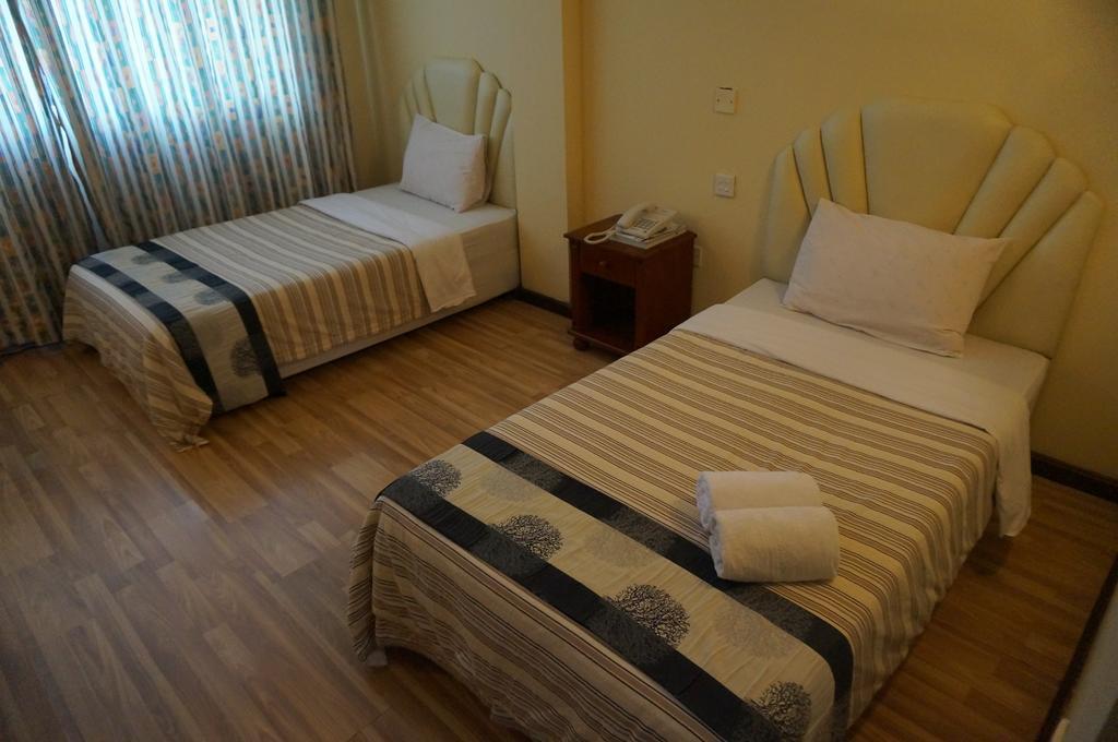 Jeruton Hotel Кампонг-Джерудонг Экстерьер фото